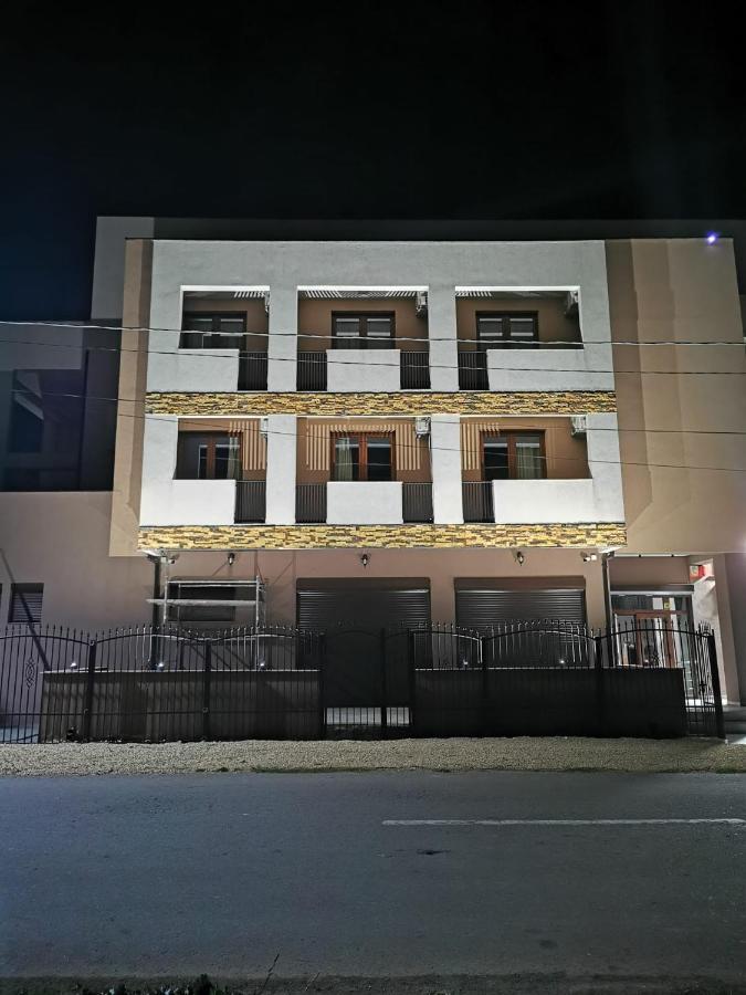 Hotel Damar Костинещи Екстериор снимка