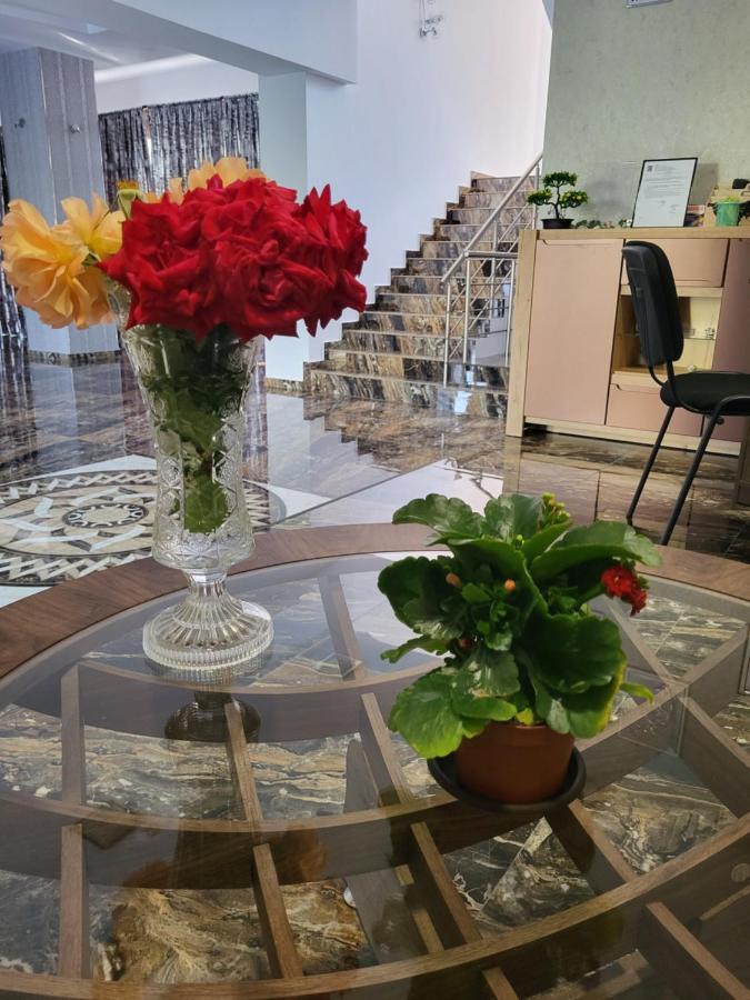 Hotel Damar Костинещи Екстериор снимка