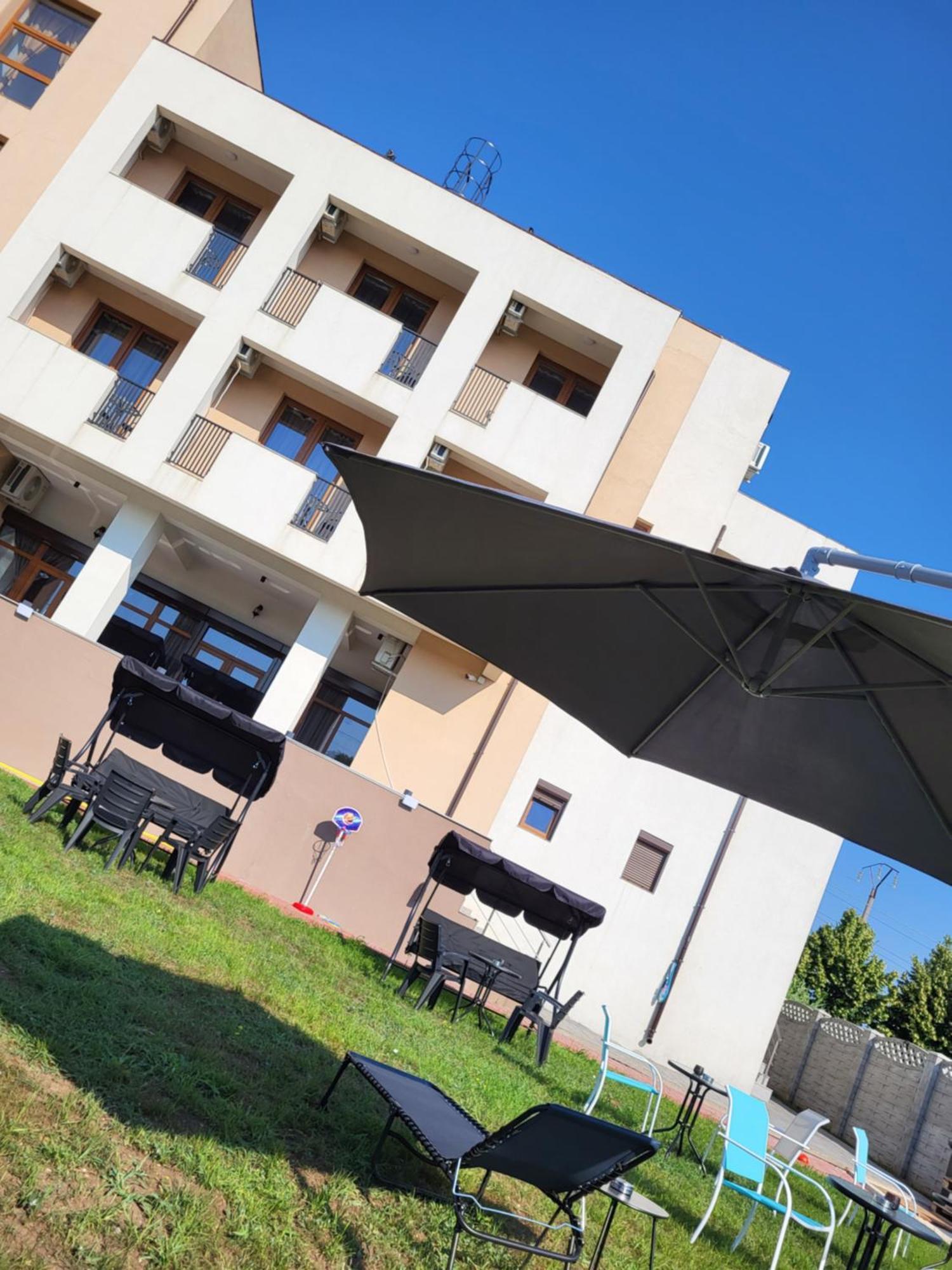 Hotel Damar Костинещи Екстериор снимка