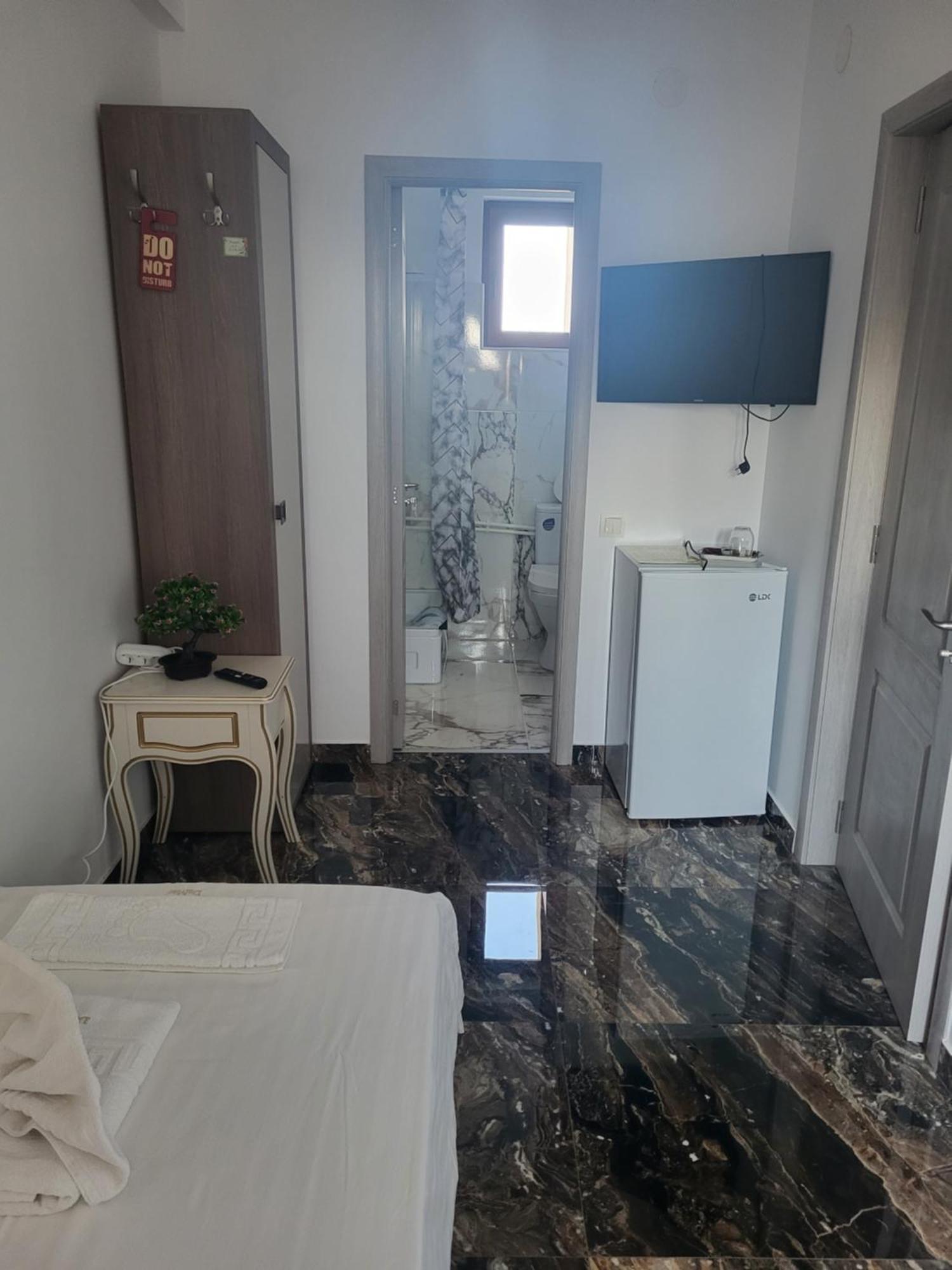 Hotel Damar Костинещи Екстериор снимка