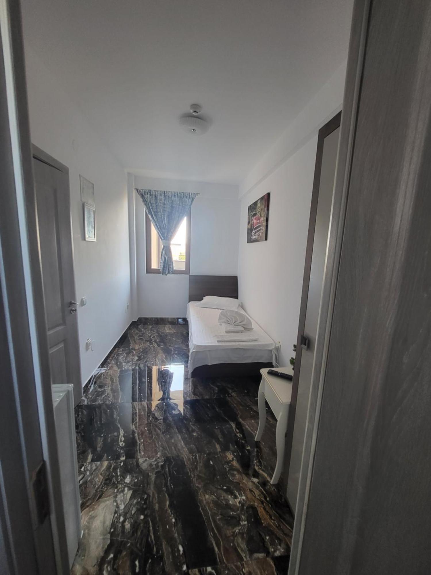 Hotel Damar Костинещи Екстериор снимка