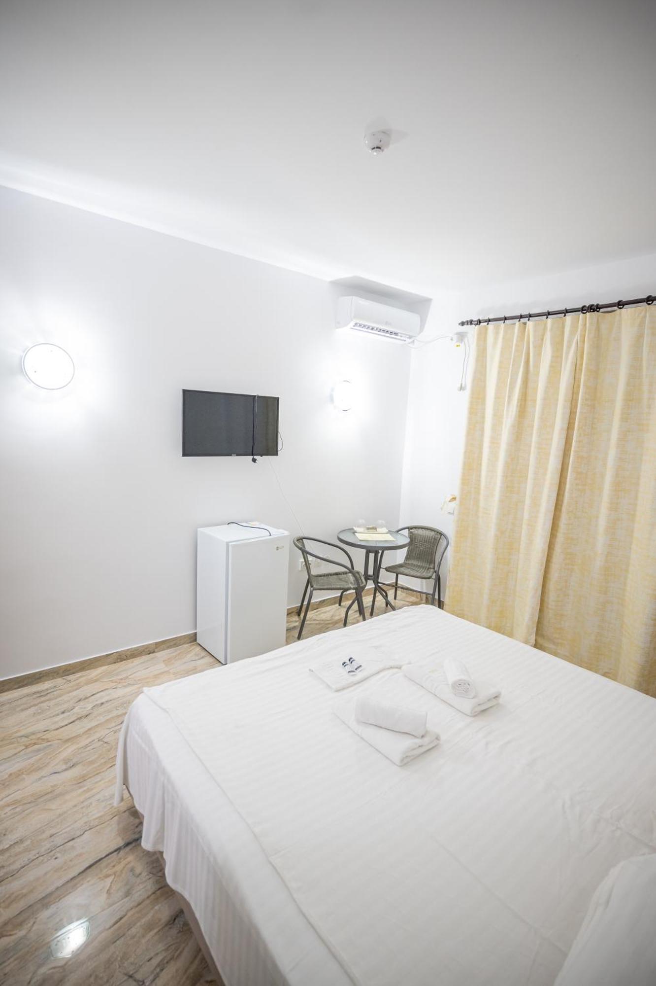 Hotel Damar Костинещи Екстериор снимка