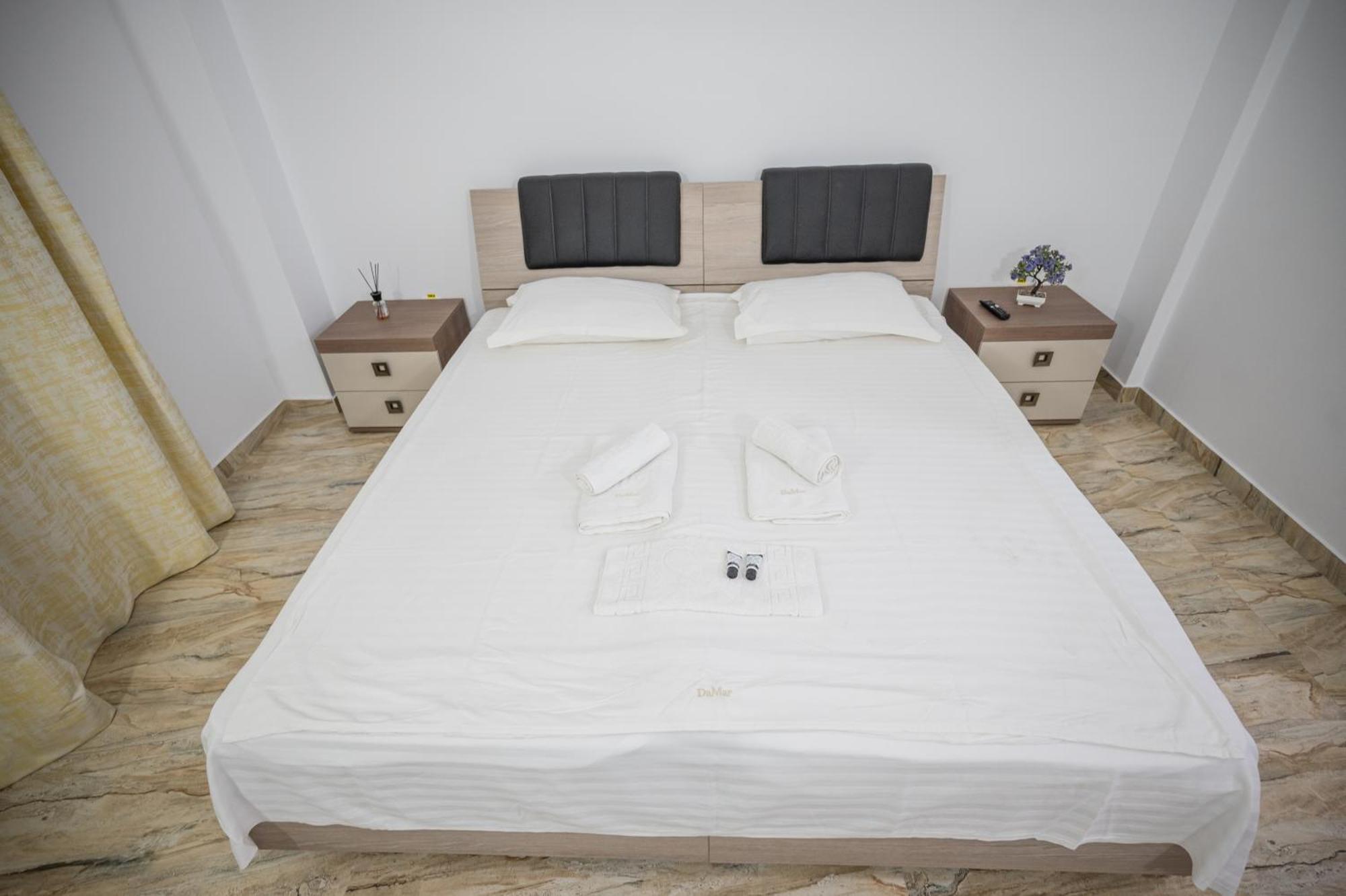 Hotel Damar Костинещи Екстериор снимка