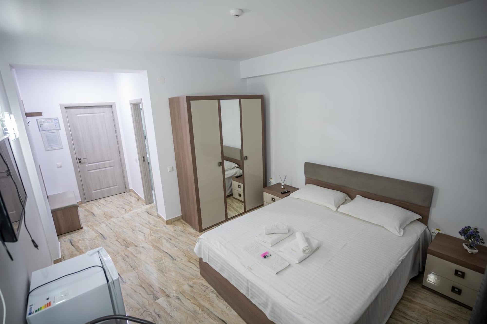 Hotel Damar Костинещи Екстериор снимка