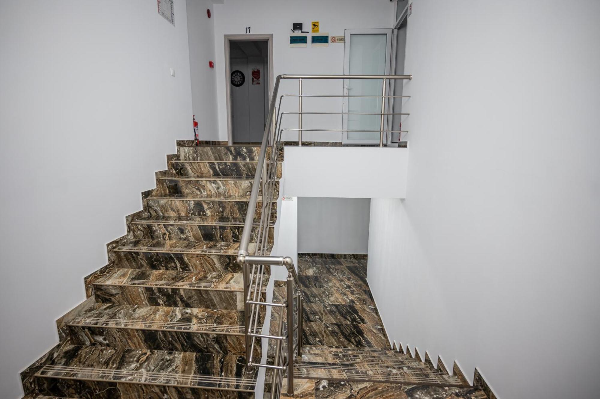 Hotel Damar Костинещи Екстериор снимка