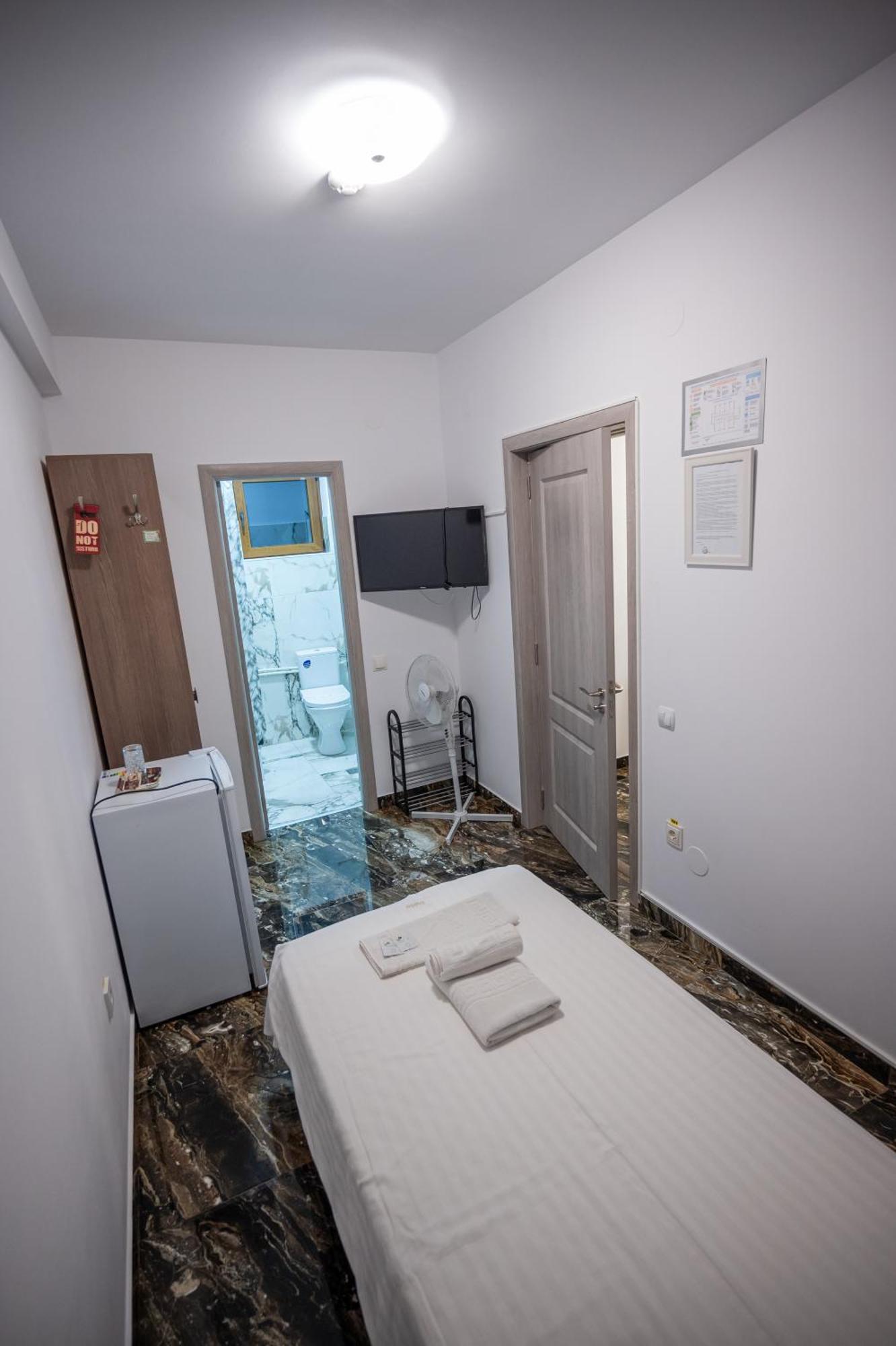 Hotel Damar Костинещи Екстериор снимка