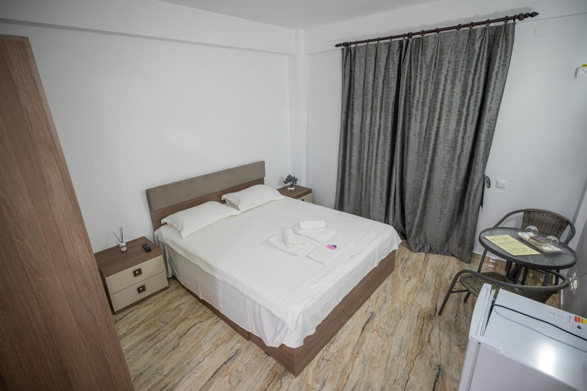 Hotel Damar Костинещи Екстериор снимка