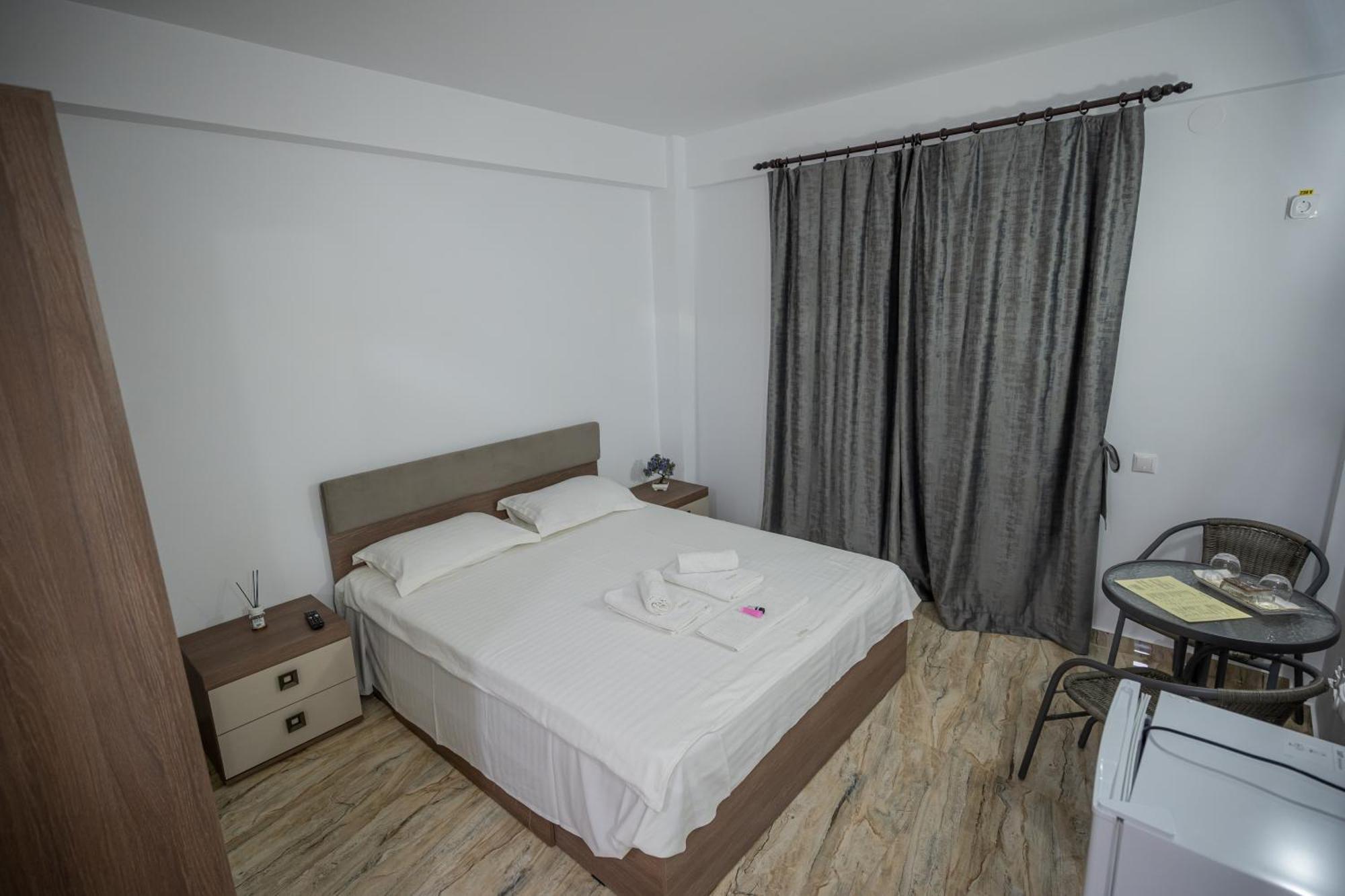 Hotel Damar Костинещи Екстериор снимка