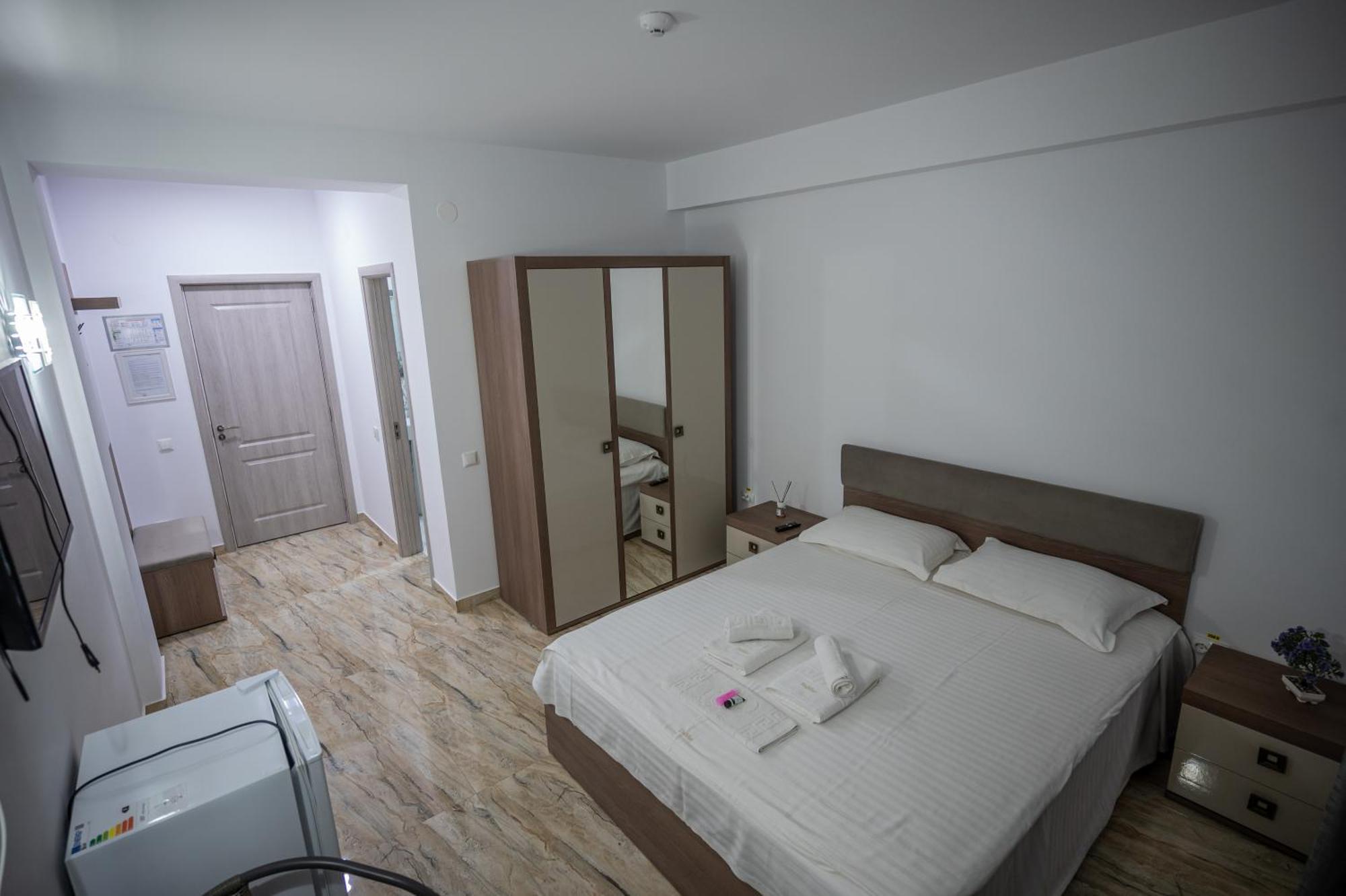 Hotel Damar Костинещи Екстериор снимка