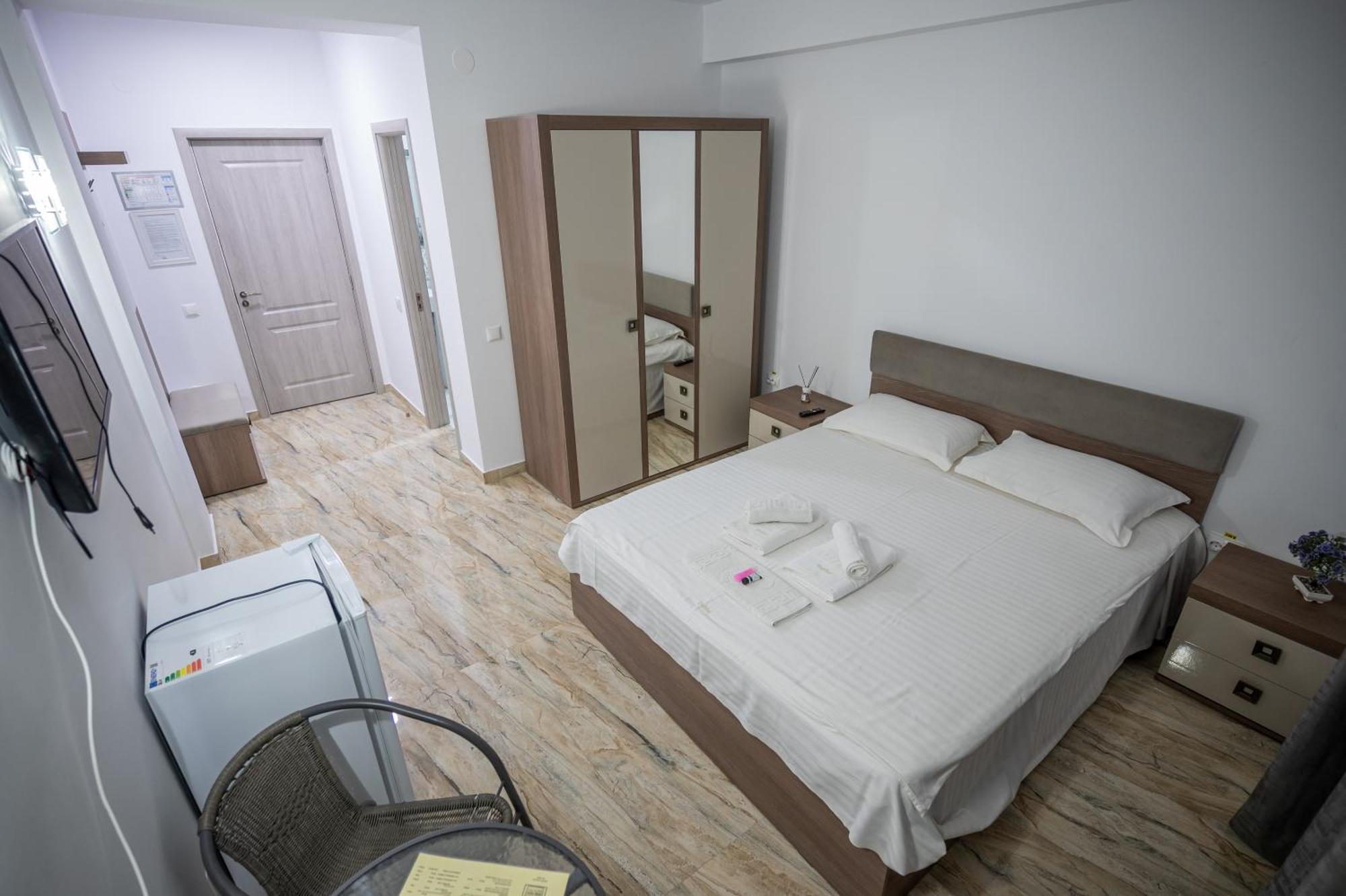 Hotel Damar Костинещи Екстериор снимка