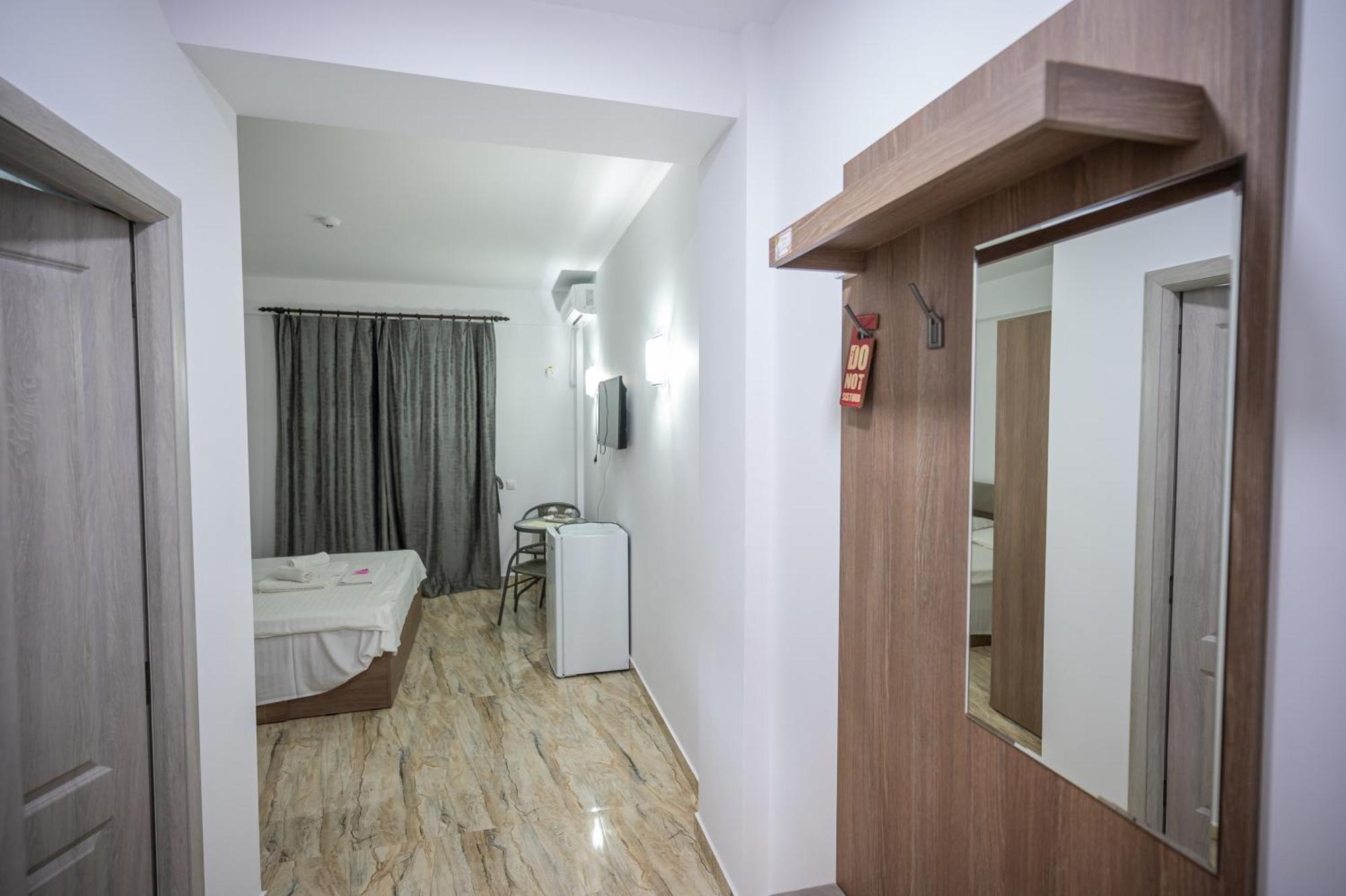 Hotel Damar Костинещи Екстериор снимка