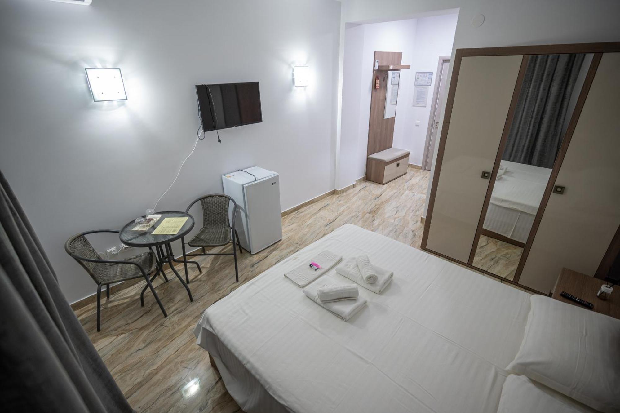 Hotel Damar Костинещи Екстериор снимка