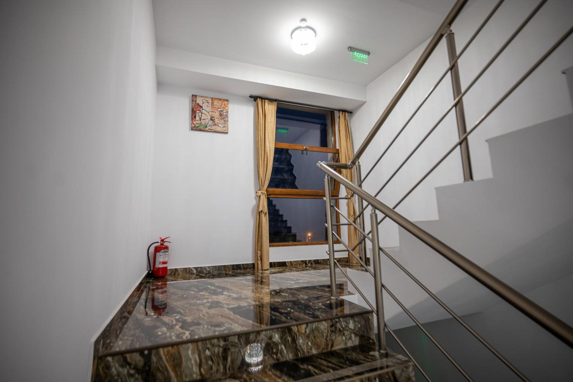 Hotel Damar Костинещи Екстериор снимка