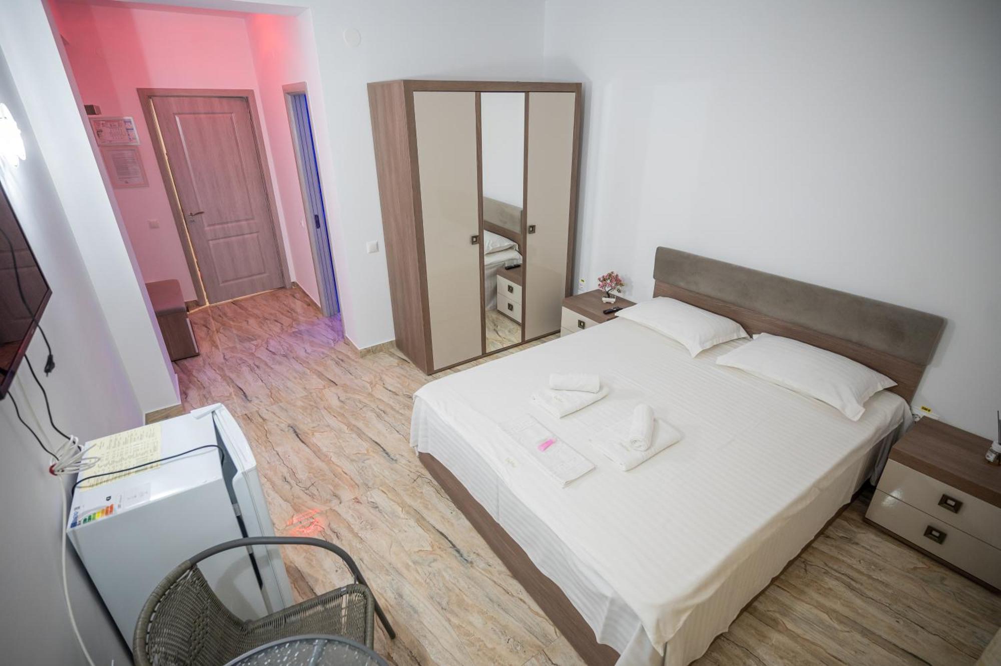 Hotel Damar Костинещи Екстериор снимка