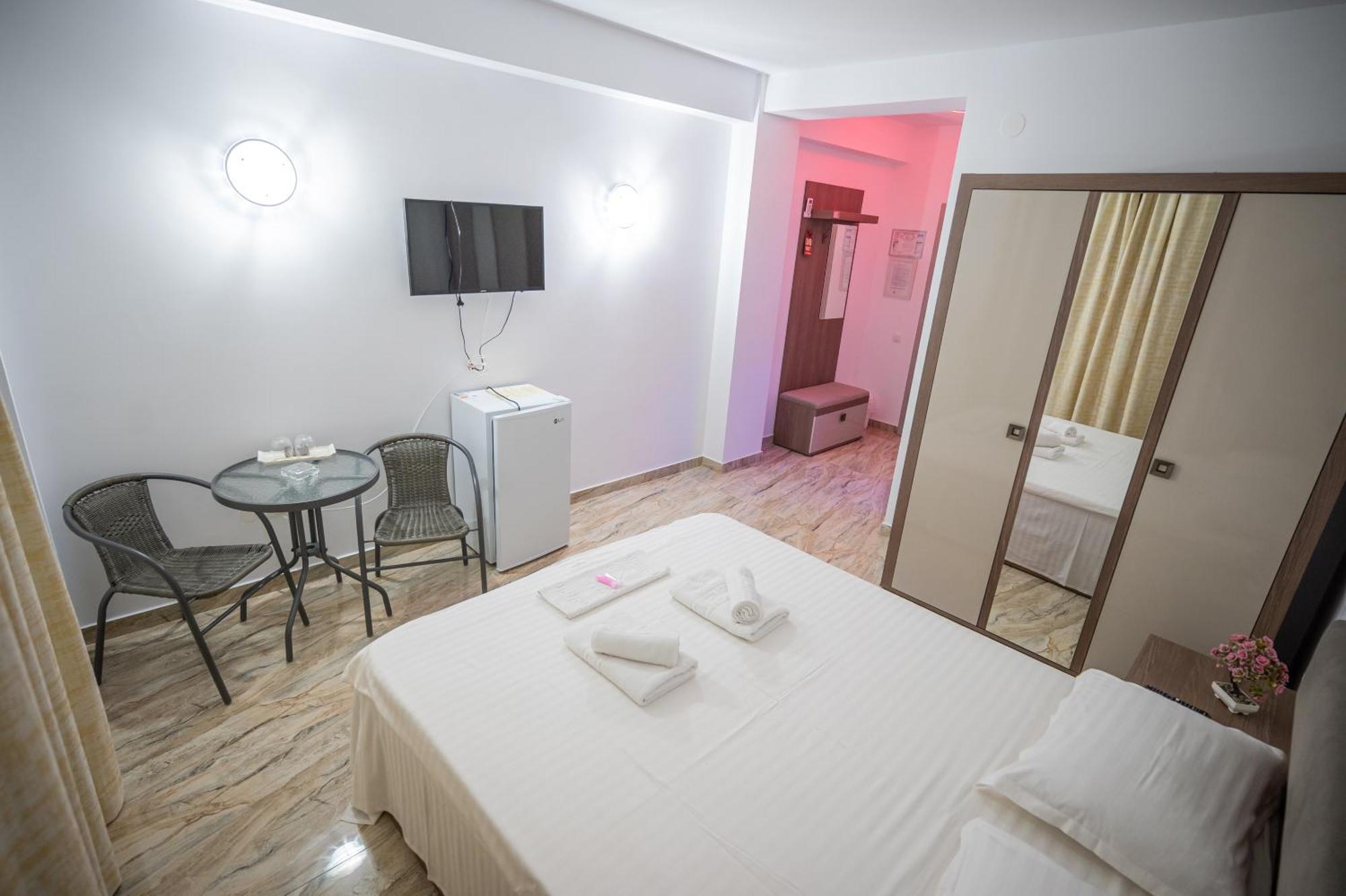 Hotel Damar Костинещи Екстериор снимка