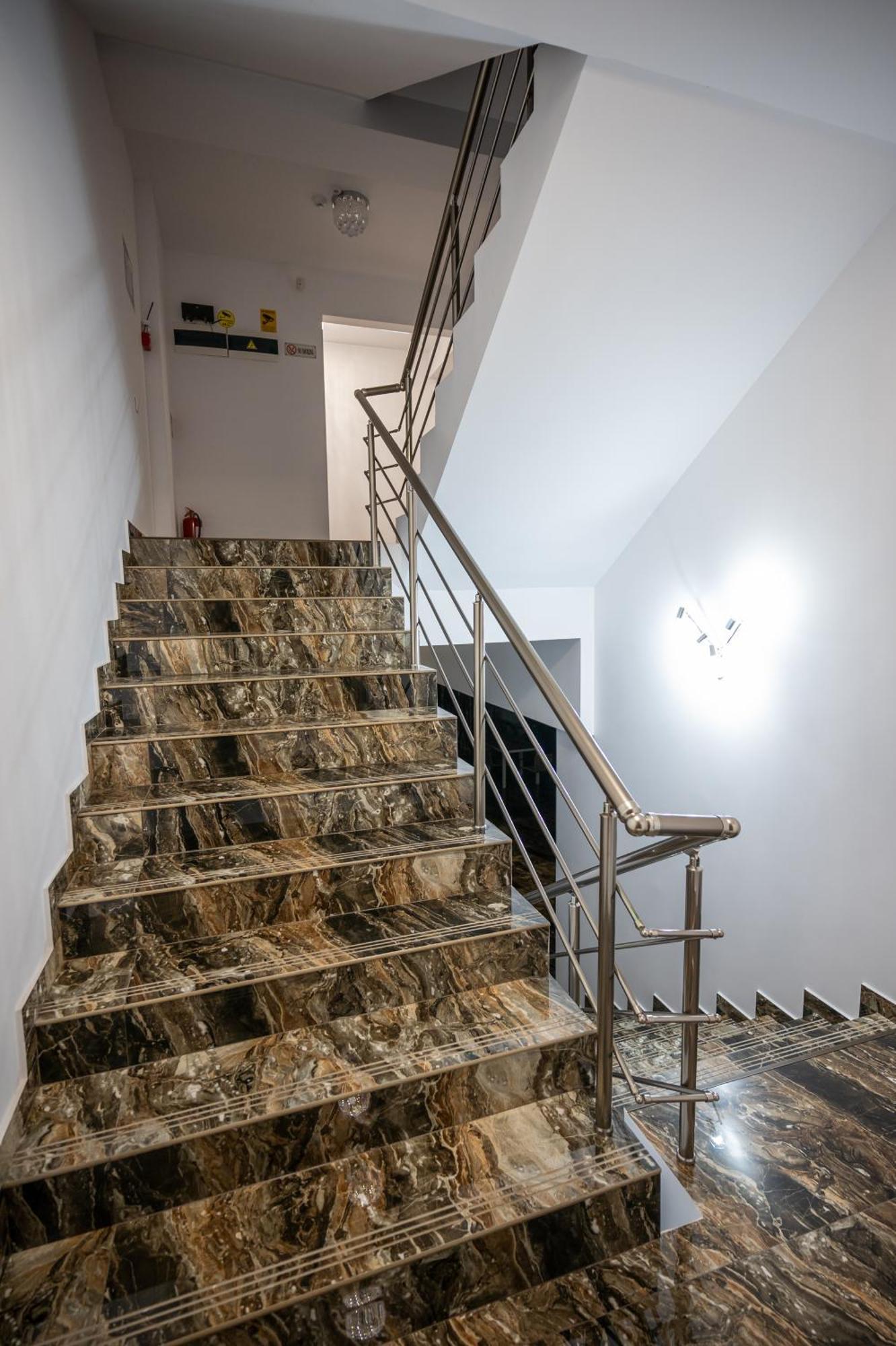 Hotel Damar Костинещи Екстериор снимка