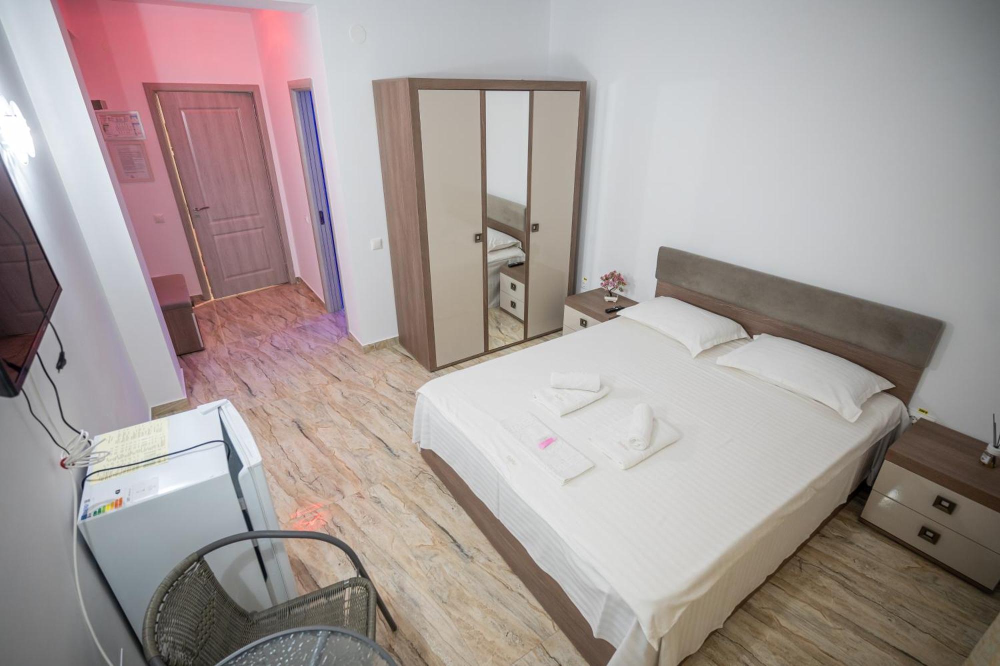 Hotel Damar Костинещи Екстериор снимка