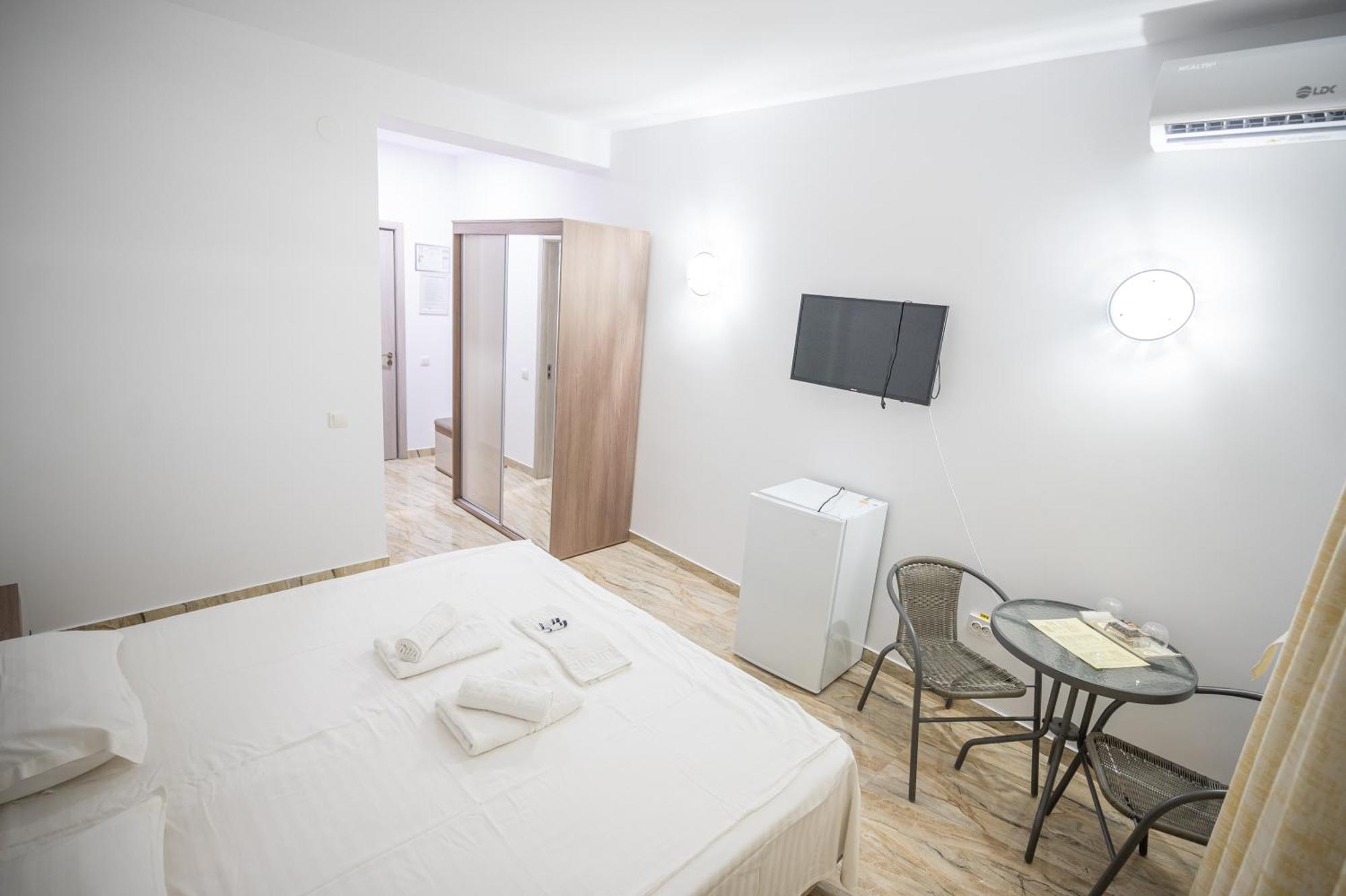 Hotel Damar Костинещи Екстериор снимка
