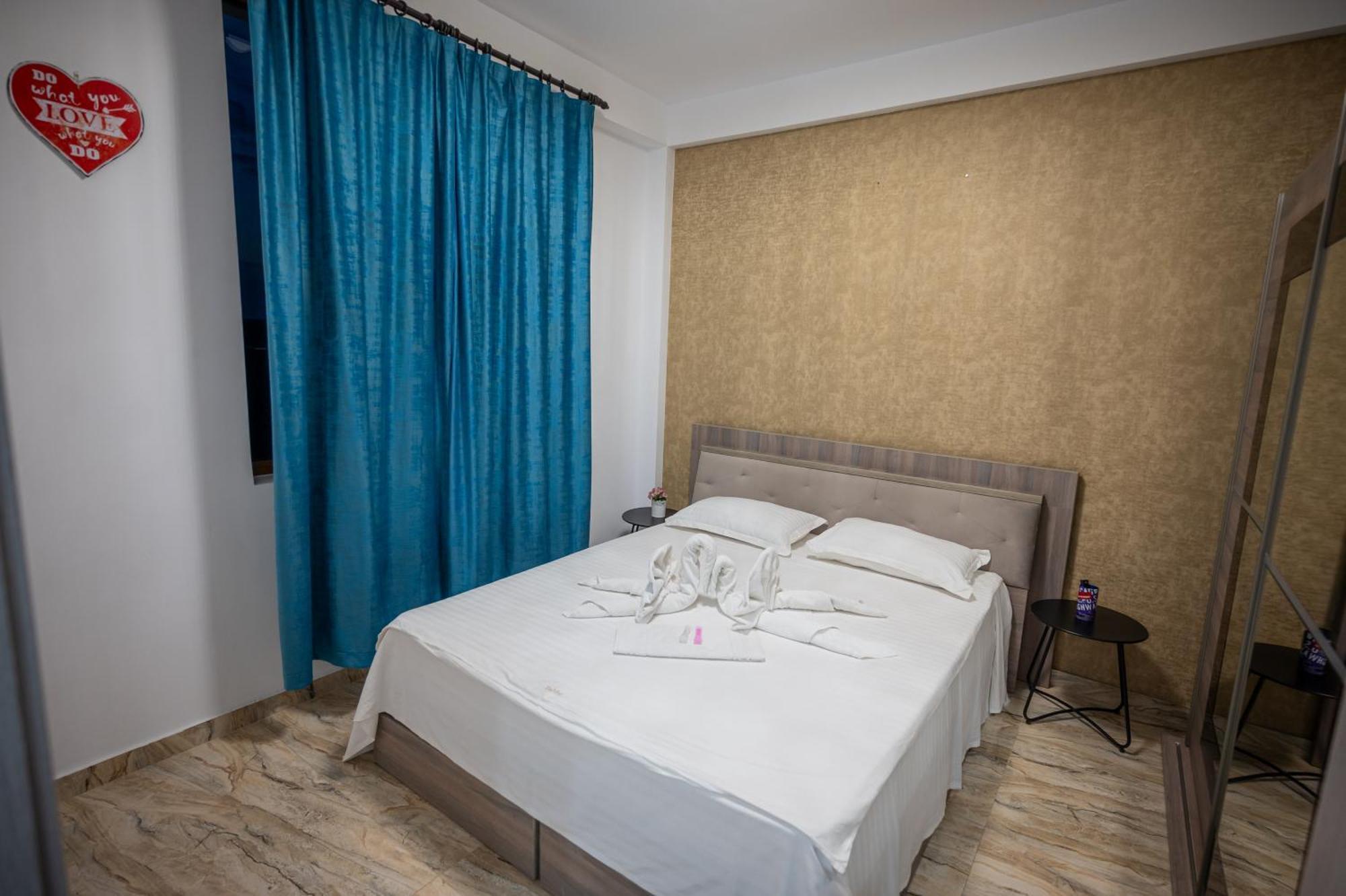 Hotel Damar Костинещи Екстериор снимка